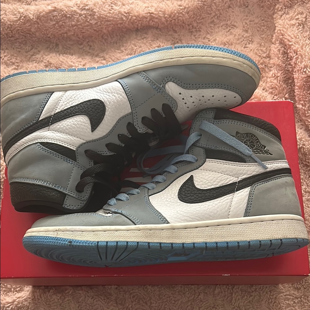 Nike Air Jordan High RETRO OG in Blue and White